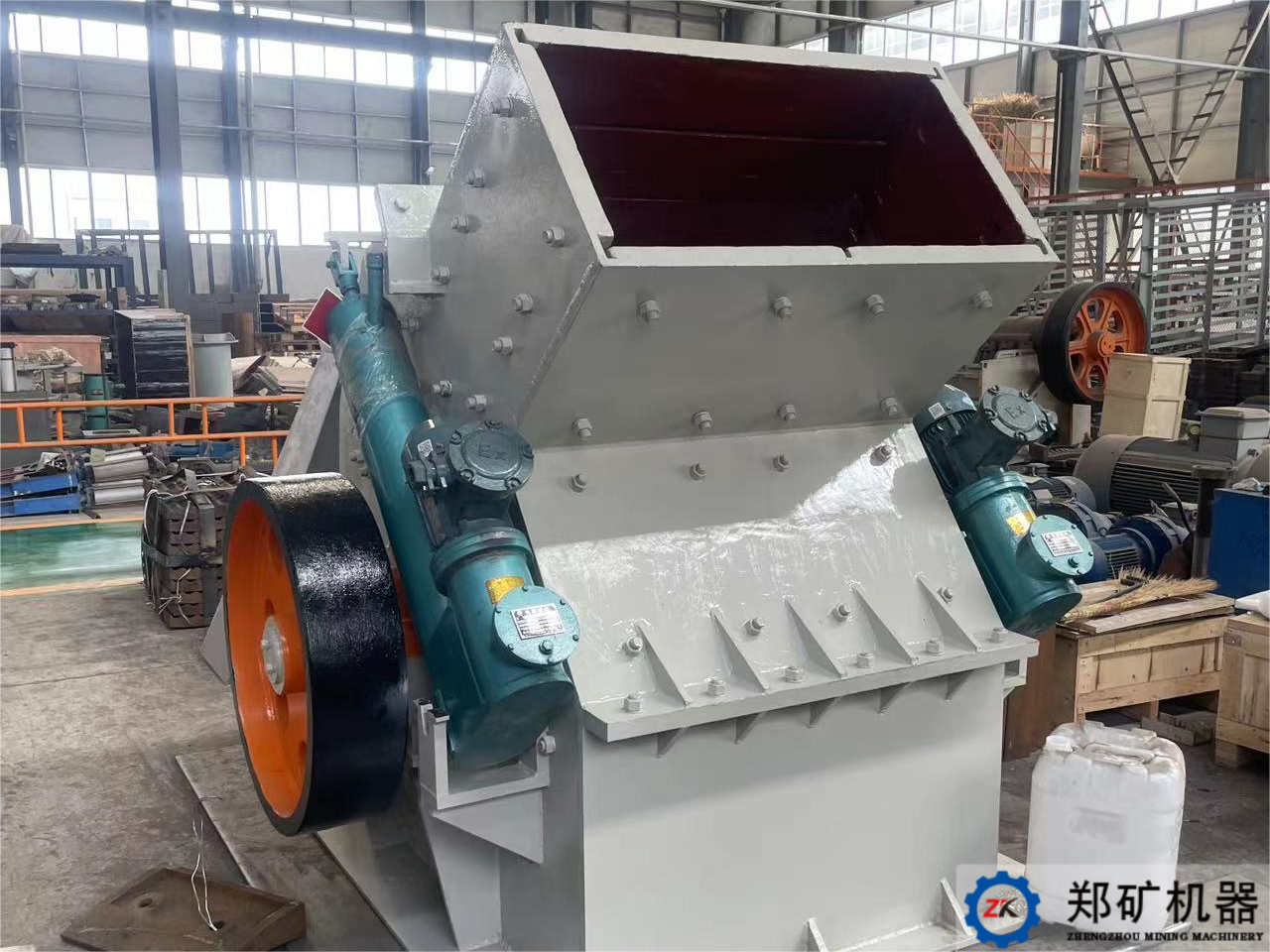 熱烈祝賀徐州PC1000×1000錘式破碎機設備交貨完成！